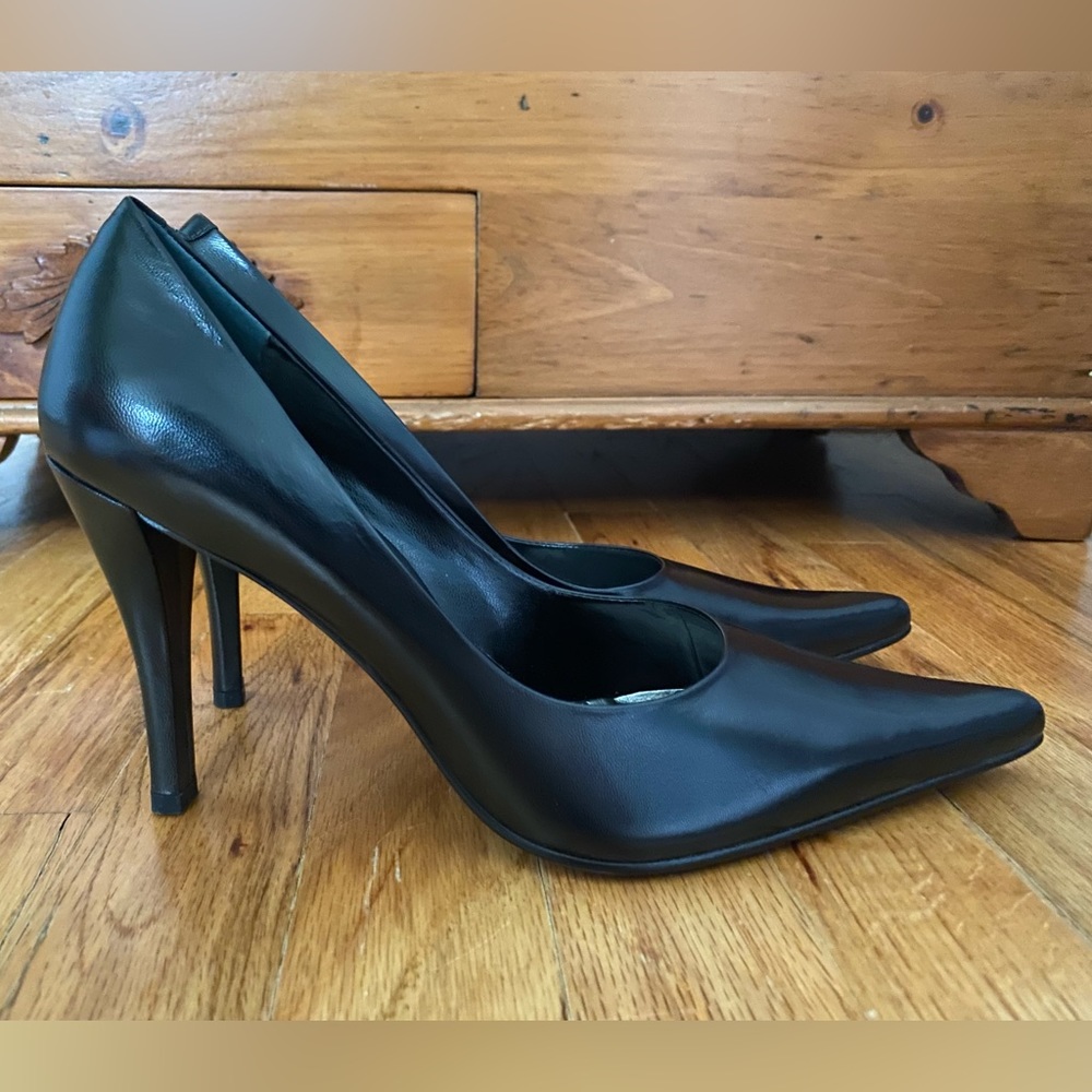 Nine West Black Leather Pumps. Never Worn. New in Box. Size 8 1/2.
